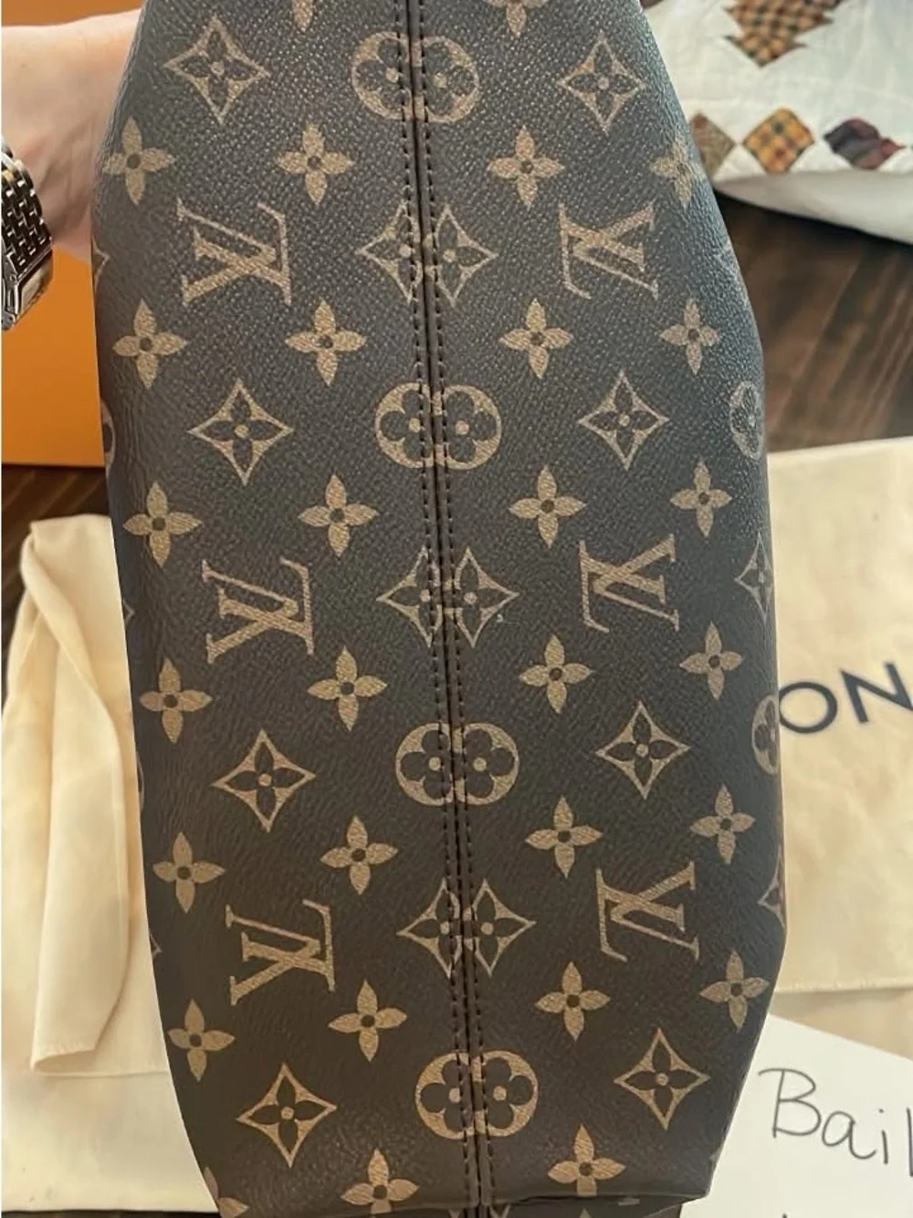 Louis Vuitton classic lv